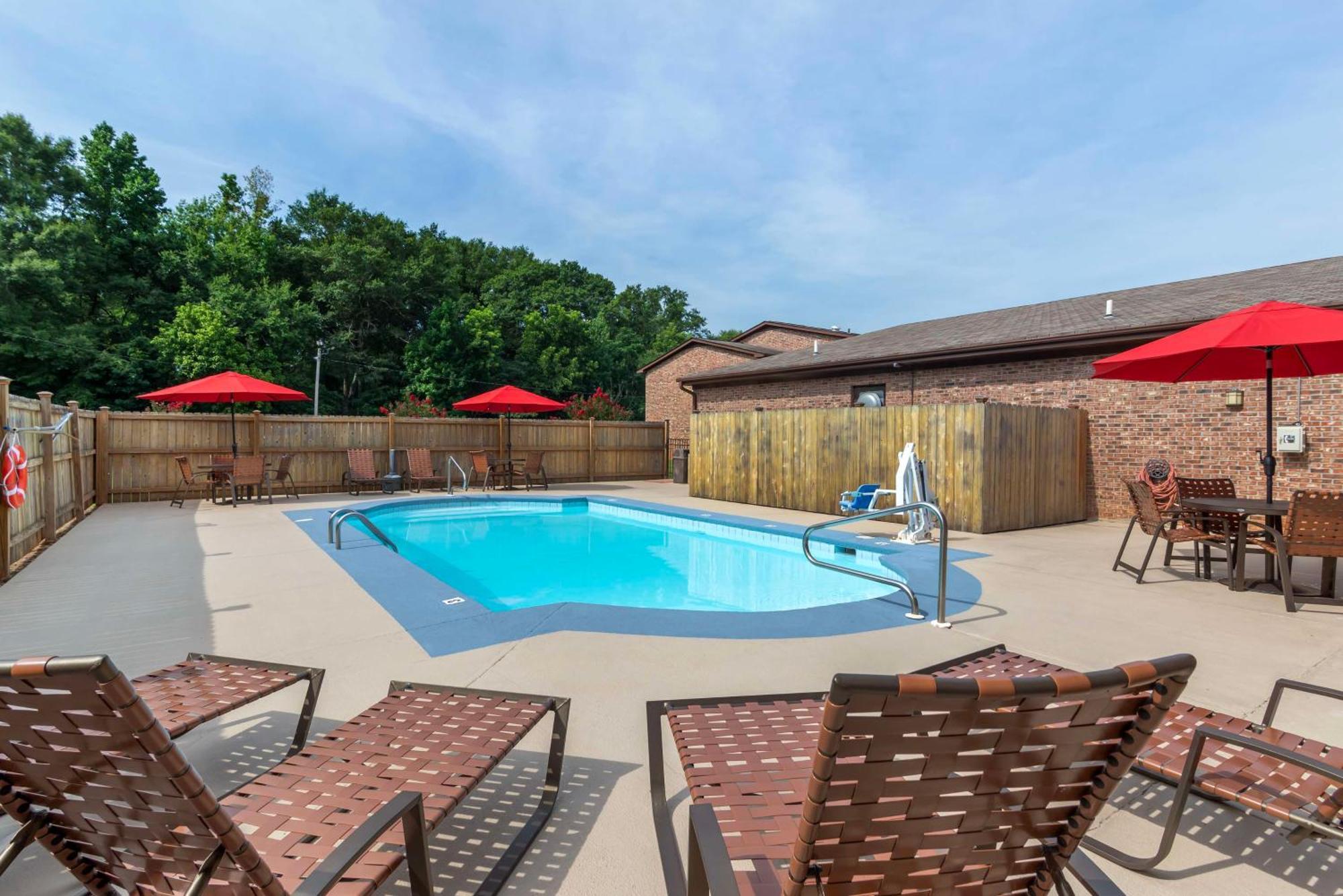 Best Western Auburn/Opelika Inn Екстер'єр фото